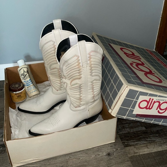 Shoes - Vintage white cowboy boots